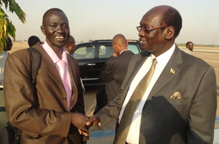 Mading Ngor (L) with S­outh Sudan's information minister Barnab­a Benjamin Marial, Ja­nuary 31, 2012 (ST / Oth­ieno Ogeda)