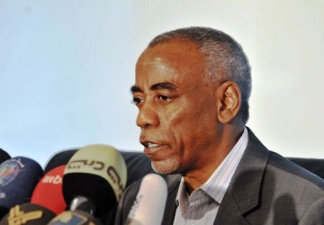 Yahya al-Hussein, a member of Khartoum's negotiating team with South Sudan speaks to reporters in Khartoum on February 16, 2012. (Getty)