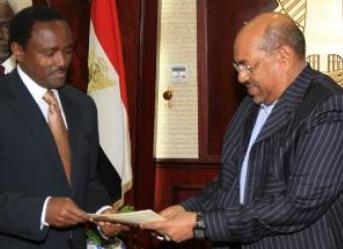 الرئيس السوداني يستلم رسالة من نظيره الكيني عنده لقاءه  بنائب الرئيس الكيني أمس