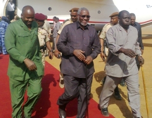 Sudanese Vice President, Al-Haj Adam Youssef (Centre) walks with South Kordofan’s governor Ahmad Haroun (L) (Sudan Vision)