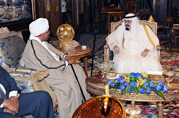 Saudi King Abdullah (R) meets Sudan's President Omer Hassan al-Bashir in Riyadh March 9, 2012 (Reuters)