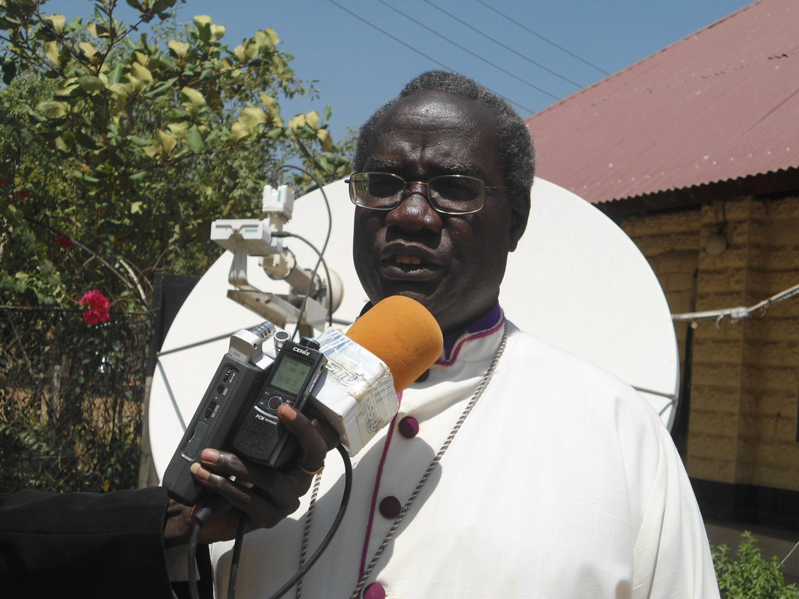 Archbishop Daniel Deng Bul speaking to the press in Bor. March 23, 2012 (ST)