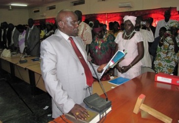 Governor of Northern Bahr el Ghazal, Paul Malong taking his oath of office (paulmalongforgovernor.org­)