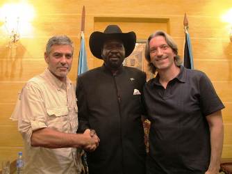 Clooney, South Sudan's Kiir and Prendergast share a light moment, March 11, 2012  (Larco Lomayat)