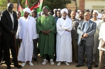 South Sudan's minister  Peter Adwok Nyaba (left), NUP leader, Al-Sadiq al-Mahdi (front, 2nd L) and PCP cheif Hassan al-Turabi (front, 2nd R) attend the funeral of Nugud, head of Sudan's Communist Party, in Khartoum March 25, 2012 (REUTERS)