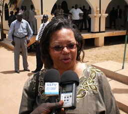US ambassador to South Sudan, Susan Page, talks with journalists in Bentiu, Unity state, February 29, 2012 (ST)