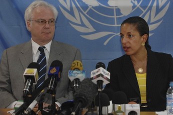 FILE - Susan Rice (R), U.S. envoy to the UN, speaks next to Russian envoy to the U.N. Vitaly Churkin (REUTERS)