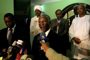 FILE PHOTO - AU mediator Thabo Mbeki speaks with media after his meeting with Sudanese President Omar al-Bashir in Khartoum on April 6, 2012 (GETTY)