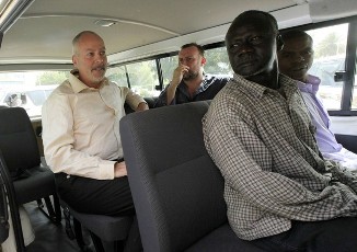 Four unnamed deminers, arrested by the Sudanese army, sit in a van after their release to Chief African Union mediator Thabo Mbeki at the Sudan Defense Headquarters May 20, 2012 (REUTERS)