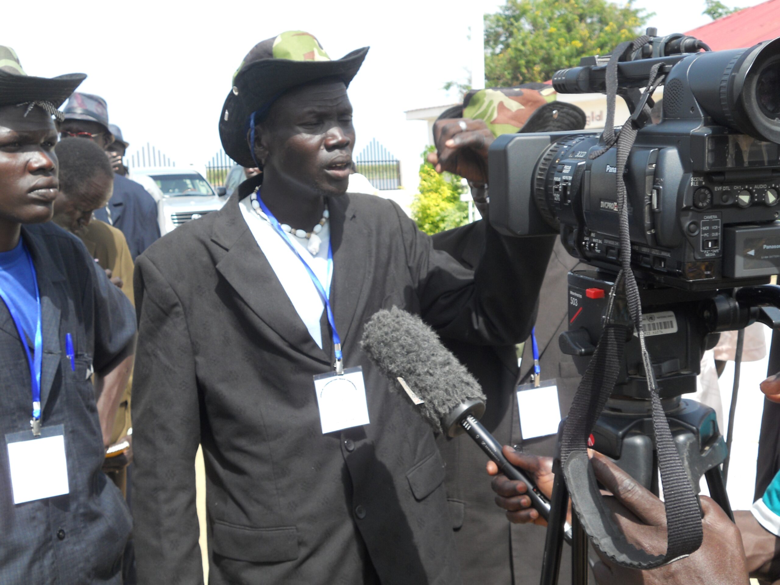 Gok Nahek Kok, Lou Nuer youth leader speaks to the press in Bor, Friday 4 May 2012 (ST)