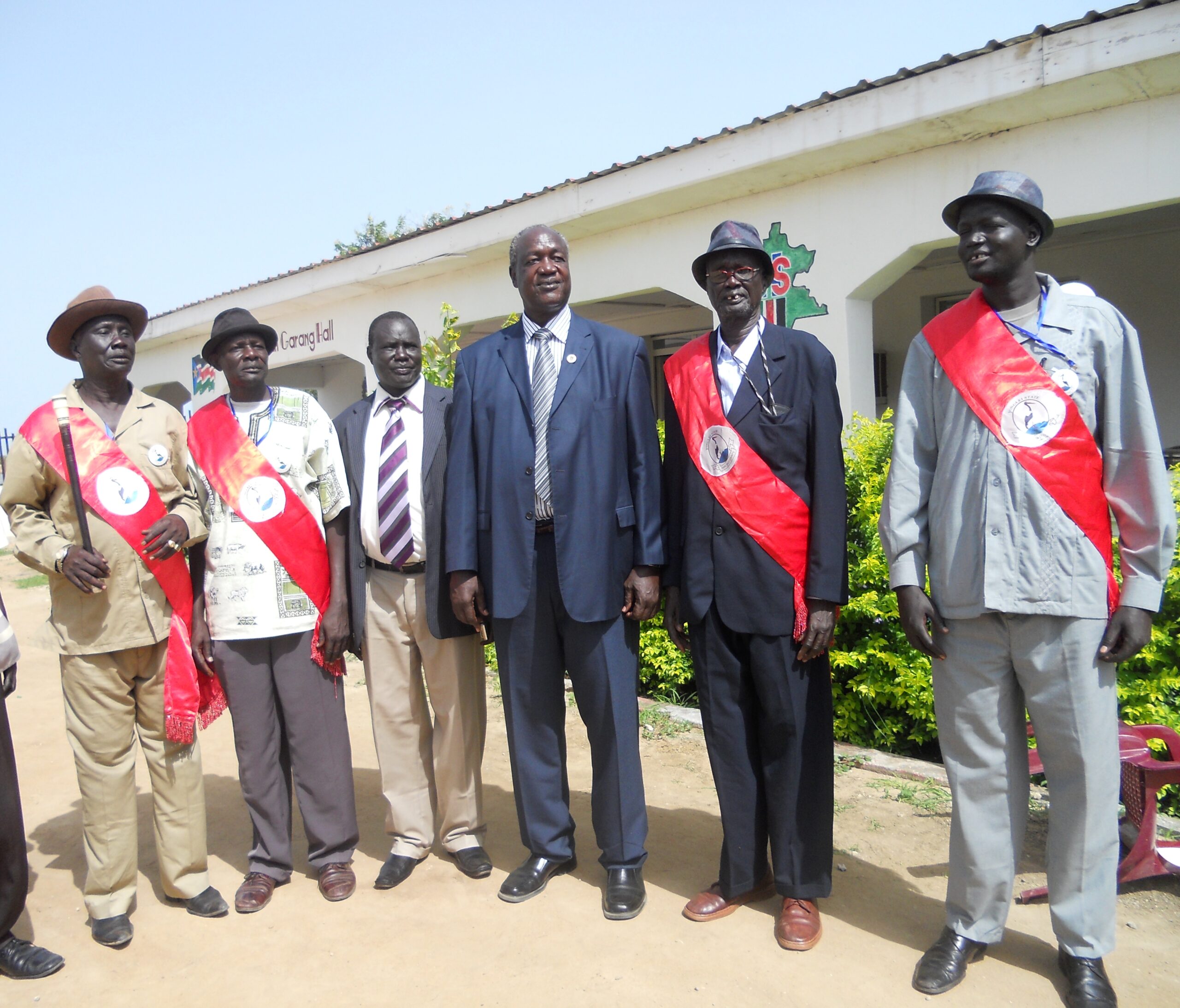 Jonglei State governor Kuol Manyang (3rd right) Twic East County Commissioner Dau Akooi (3rd left) with traditional chiefs in Bor, Friday, 4 May 2012 (ST)