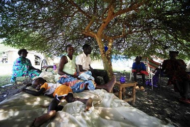 Members of a family rest while waiting for barges in order to continue their journey home, in a camp in the Nile port city of Kosti September 21, 2011. (Reuters)