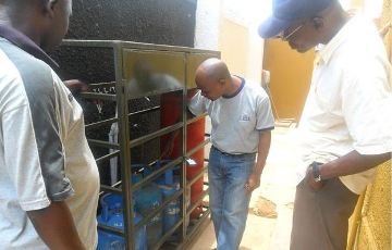 Simon-Waibale-C-points-at-gas-cylinders.jpg