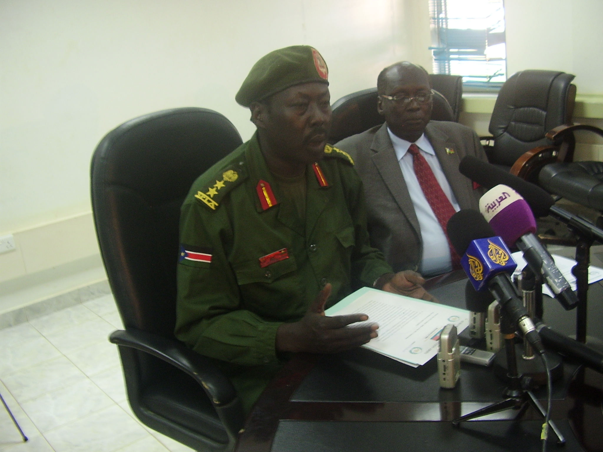 South Sudan minister of information, Barnaba Marial R and SPLA spokesman L at a press conference on 28 May 2012 in Juba (ST)