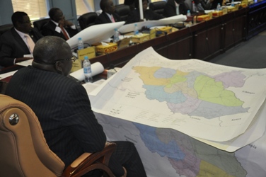 VP Riek Machar looks at a map of South Sudan at a recent meeting of the cabinet in Juba (ST)