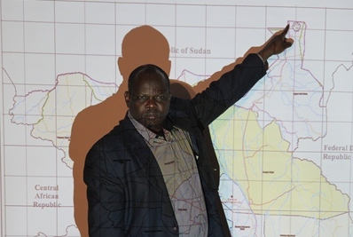 Pagan Amum, South Sudan's chief negotiator points to a disputed area along the border with Sudan, June 13, 2012 (ST)