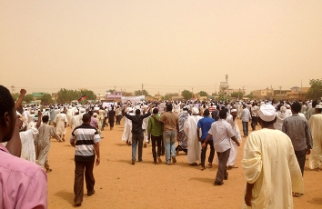 Protesters march toward the city center in Omdurman, across the river from Khartoum, on Friday 29 June (Twitter/Yousif Elmahdi)