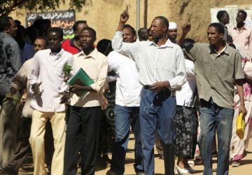 Sudanese opposition supporters demonstrate in Khartoum against the electoral law on 7 Dec 2009 ( file/Reuters)