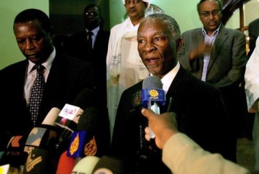 Chief African Union mediator and former South African president, Thabo Mbeki speaks with media in Khartoum on April 6, 2012.  (Getty)