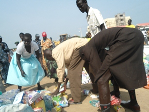 Goods left without shelter after shops were demolished in Bor, July 28, 2012 (ST)