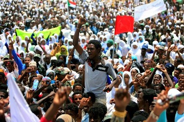 Sudanese cheer for the President Omer al-Bashir as they attend the inauguration ceremony of the White Nile Sugar factory near the Al-Dewaim city in the state of the White Nile on July 11, 2012. (Getty)