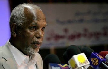 Sudanese parliamentary speaker Ahmed Ibrahim al-Tahir speaks during a meeting in Khartoum on March 28, 2012 (GETTY)