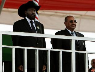 In this image made from video, Sudan's President Omar al-Bashir, left, greets South Sudan's President Salva Kiir at the African Union summit in Addis Ababa, Ethiopia, July 15, 2012 (AP)