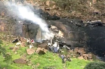 Photo of the burned fuselage of the Antonov flight that crashed in Sudan on Sunday (Al-Shorog website)