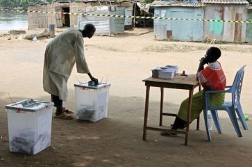 A man casts his ballot at a polling station during the election in Mangalla, Terekeka county, Central Equatoria state, south Sudan April 11, 2010.  (Reuters)