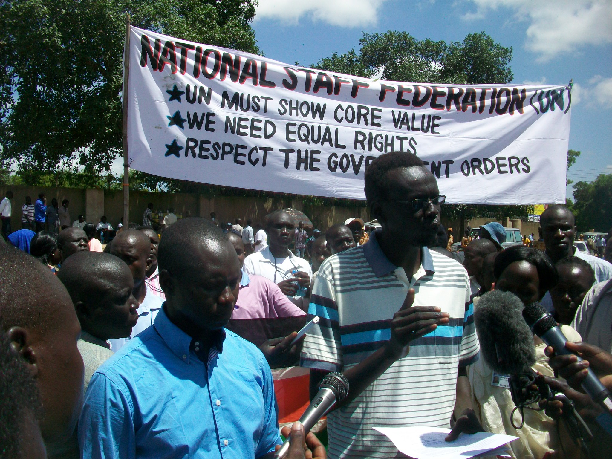 Mal Maker, the spokesperson of the UN national staff federation speaks to journalists, August 13, 2012 (ST)