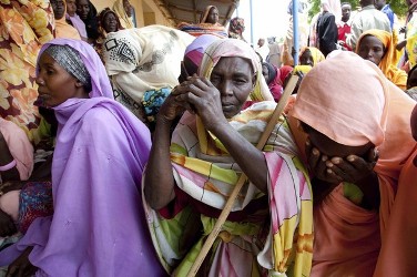 Women and children residents stand in line to be examined by doctors in Kassab camp for Internally Displaced Persons (IDP), in Kutum, North Darfur August 9, 2012. (Reuters)