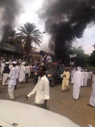 Photo of the German embassy in Khartoum being set on fire by protesters angry over an anti-Islam film made in the U.S. (ST)