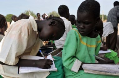 South Sudanese schoolgirls (Getty)