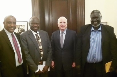 Senator John McCain poses for a picture with Malik Agar (at his L) Abdel Alziz El-Hilu (first of his right) and Yasir Arman on the right during a visit to Washington in September 2012 (photo SPLM-N)