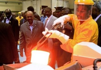 Sudanese President Omar al-Bashir looks on during the inauguration of a gold refinery in Khartoum on September 19, 2012 (GETTY)