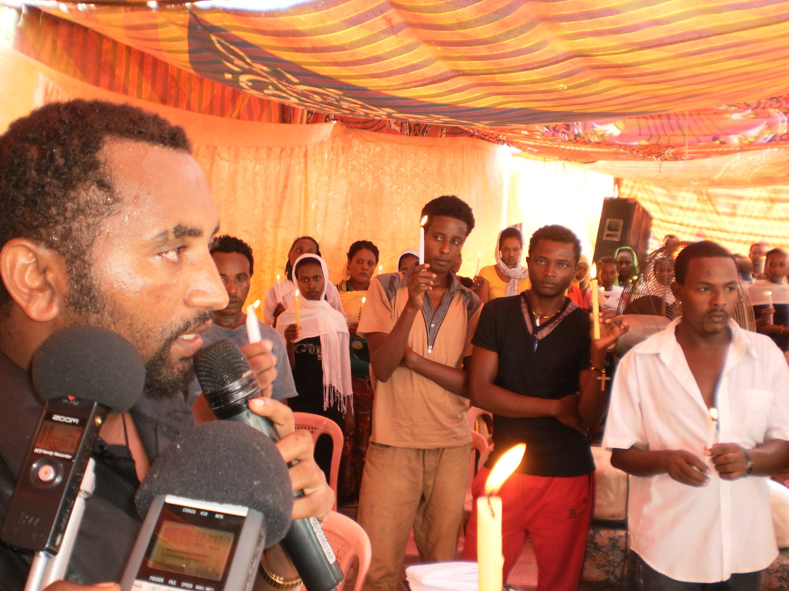 Temesgen Weldegiorgis briefs journalists during South Sudan's Unity state Ethiopian community tribute to late Ethiopian PM, Meles funeral, Bentiu, Unity state, September 2, 2012 (ST/Bonifacio Taban)