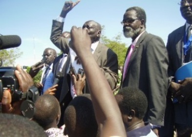 Deputy speaker Daniel Awet Akot speaking to demonstrators, Juba, October 15, 2012 (ST)