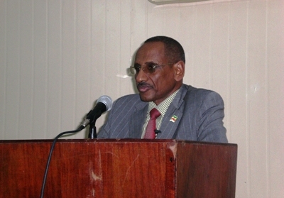 Fre Tesfamichael Tesfatsion, the Ethiopian ambassador to South  Sudan addressing the students, October, 21, 2012 (ST)