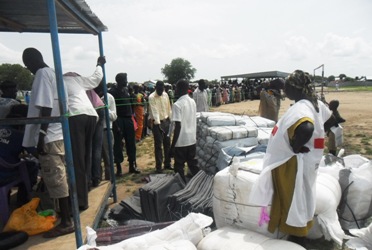NGOs distributed the items to the affected people in Bor town on 9 October 2012 (ST)