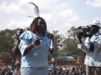 Abyei singer Nyankol Mathiang, Rumbek, 2010 (ST)