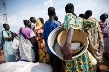 people_receive_food_aid_juba_july_2011_afp_.jpg