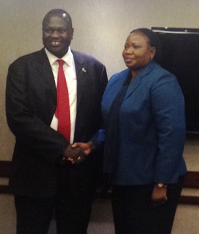 South Sudan VP Riek Machar shaking hands with the new ICC Chief Prosecutor, Fatou Bensouda, Nairobi, 23-10-2012 (ST)