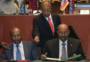 sudan_s_president_omar_hassan_al-bashir_r_signs_a_border_deal_with_south_sudan_in_addis_ababa_september_27_2012_reuters.jpg