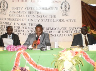 Unity State Governor Taban Deng Gai (centre) and Speaker of the Unity State Legislative Assembly, Simon Maguek Gai (right), 27 October 2011 (ST)