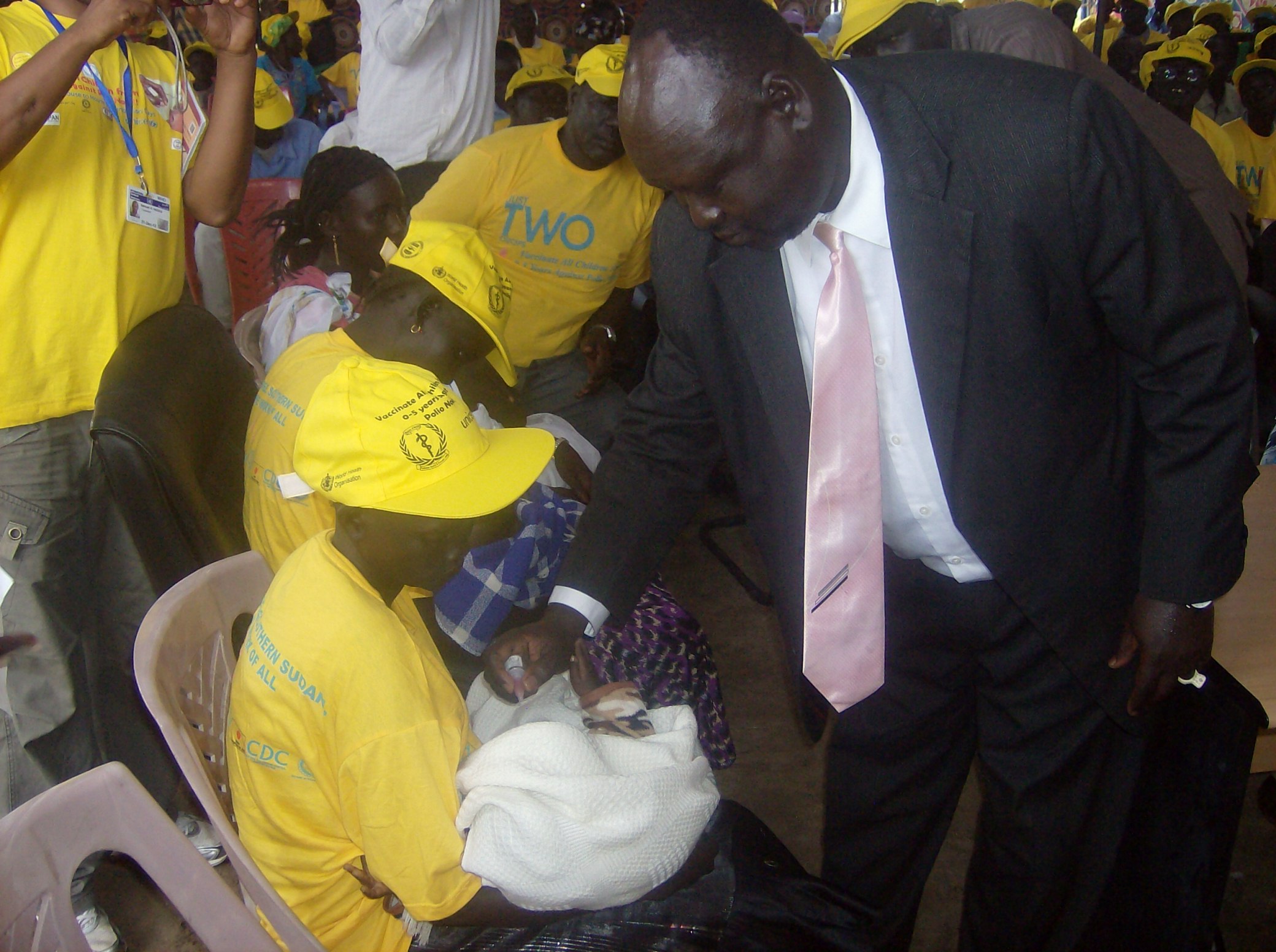 The acting minister of health, Stephen Par Kuol, demonstrating to Polio trainees in Bor, Jonglei, November 4, 2012 (ST)