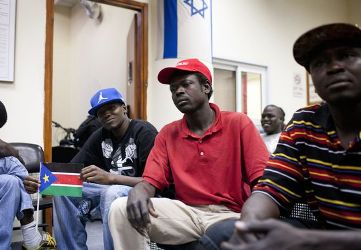 South Sudanese nationals before leaving Israel for their country - (Photo Los Ageles Times)