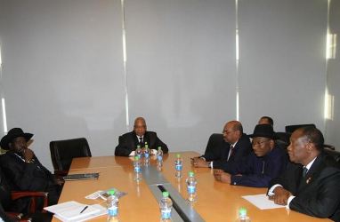 A picture released by SUNA of a meeting held on 27 January in Addis Ababa showing presidents Salva Kiir of South Sudan, Jacob Zuma of South Africa, Omer Al-Bashir of Sudan, Goodluck Jonathan of Nigeria and Alassane Ouattara of Cote d’Ivore.