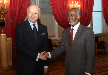 وزير الخارجية الفرنسي لوران فابيوس يستقبل وزير الخراجية السوداني على كرتي في باريس 26 فبراير 2013 (صورة من موقع وزارة الخارجية الفرنسية)