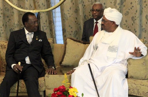 Chad President Idriss Deby is welcomed by Sudan's President Omar Hassan al-Bashir (R) after arriving at Khartoum Airport February 7, 2013 (REUTERS/Mohamed Nureldin Abdallah)