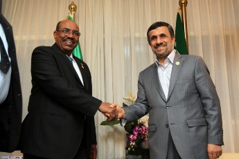 Sudanese president Omer Hassan al-Bashir shaking hands with his Iranian counterpart Mahmoud Ahmadinejad in Cairo, Egypt 6 February 2013 (Iranian Presidency)